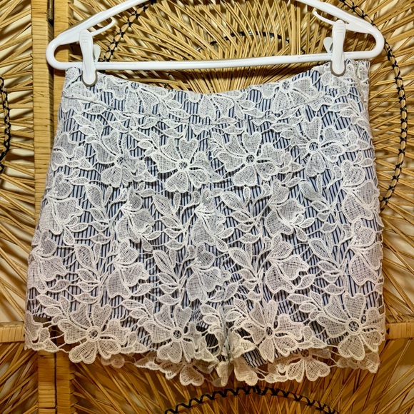 Adiva Striped Blue Floral Lace Overlay Shorts - Picture 3 of 4